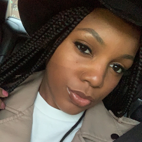 Meet your Posher, Christina! - Picture 1 of 1